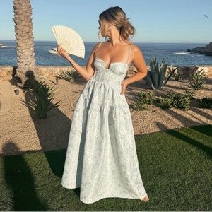 Maison Amory The Windsor Blue Floral Sweetheart Neckline Gown in Morning Dew M